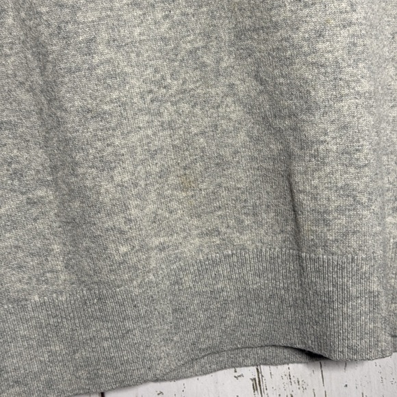 Club Monaco Oatmeal Beige Cashmere V Neck Tight Knitted Sweater Size XS - Picture 3 of 3